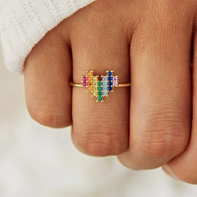 Anel de Noivado em Ouro 18K com Design Fofo em Formato de Coração e Arco-Íris