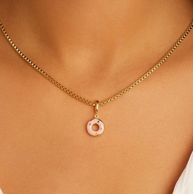 Design de Arco-íris Revestido de Ouro Colorido Pequeno Pendente de Encanto de Donut Rosa em 925 Sterling Silver