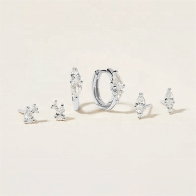 Moderno 18K ouro revestido branco cúbico Zircon 925 Sterling Silver Stud & Huggies conjunto de brincos