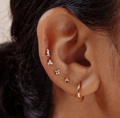 Triple White Cubic Zircon Threaded Flat Back 925 Sterling Silver Earrings Expedição Express