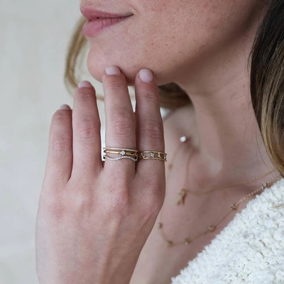 Artigo quente 18K ouro revestido Meia Eternidade empilhável 925 Sterling Silver Feminino Banda Anel