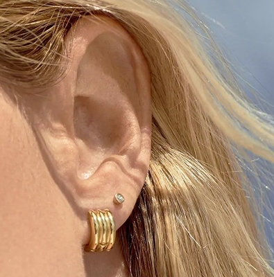 Moda Mulheres de aço inoxidável Huggie brincos Polish 18K Gold Plated Loops
