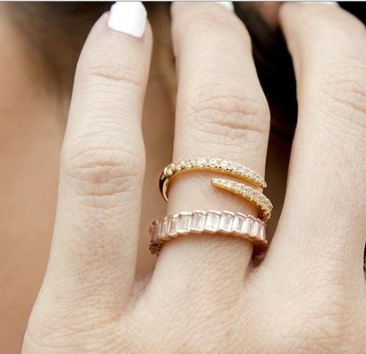 14K de ouro revestido de zircônio cúbico Open Twist Eternity Band Ring ECO Friendly