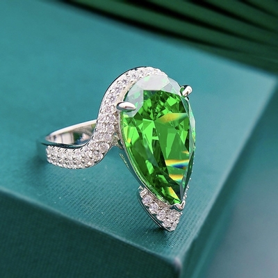 Luxo Esmeralda CZ Anéis de diamante Real 925 Sterling Prata Joias artesanais para mulheres