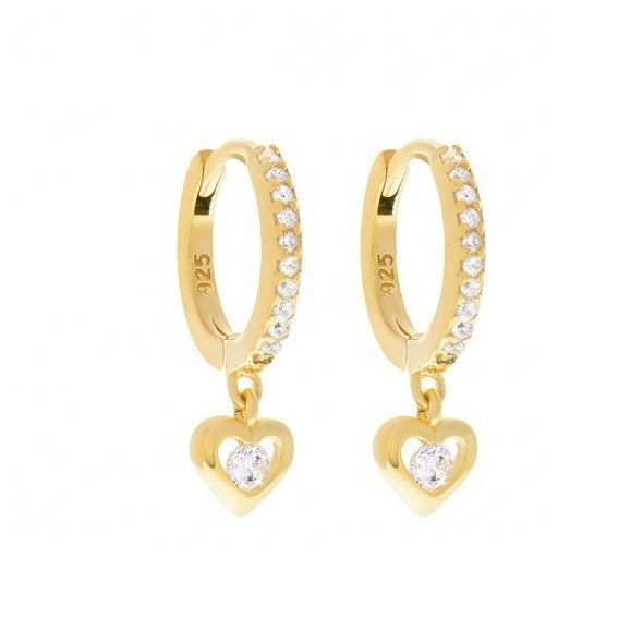 Mini Dangle Heart CZ Huggie Aurélio Revestido em Ouro Adicionar um toque de glamour ao seu visual