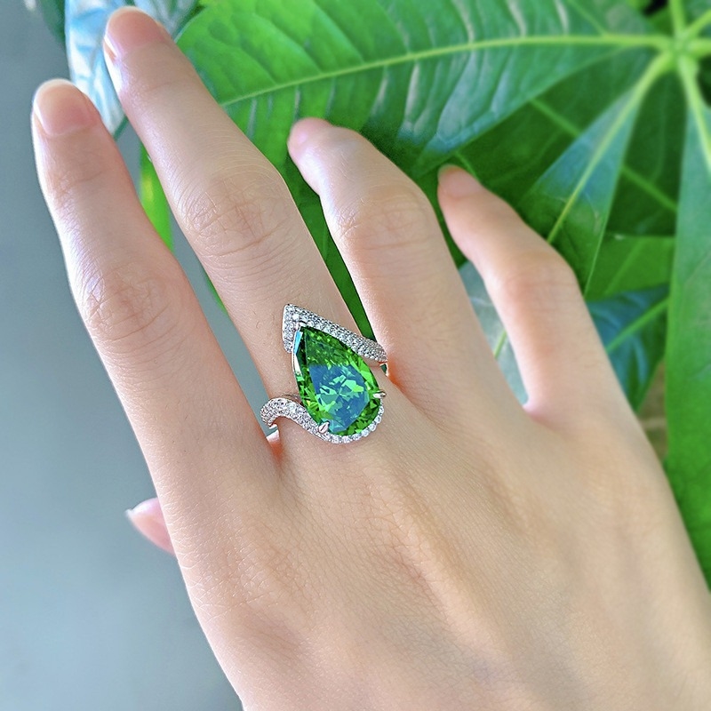 Luxo Esmeralda CZ Anéis de diamante Real 925 Sterling Prata Joias artesanais para mulheres