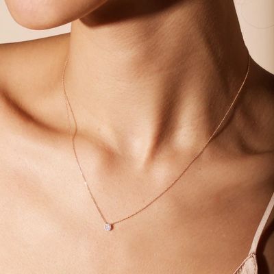 Minúsculo colar de diamantes CZ em forma de disco 18K revestido de ouro para meninas em estilo clássico