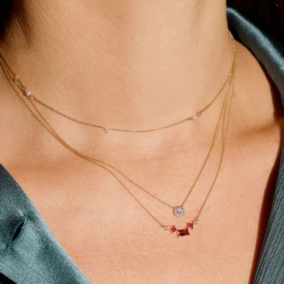 Minúsculo colar de diamantes CZ em forma de disco 18K revestido de ouro para meninas em estilo clássico