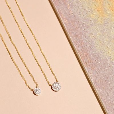 Minúsculo colar de diamantes CZ em forma de disco 18K revestido de ouro para meninas em estilo clássico