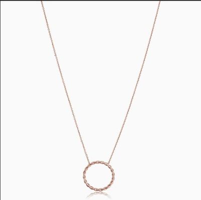 Colar com pingente torcido em prata esterlina 925 banhado a ouro 14K com corrente de elos de 16 polegadas de comprimento