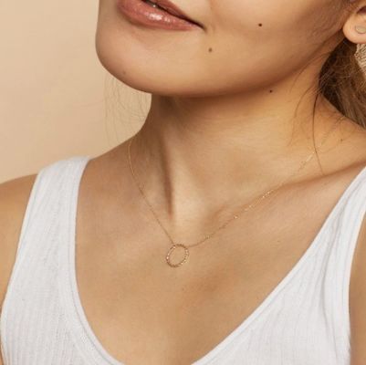 Colar com pingente torcido em prata esterlina 925 banhado a ouro 14K com corrente de elos de 16 polegadas de comprimento