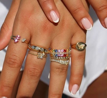 Anel feminino de prata esterlina 925 com bola de ouro 18K e borboleta marquesa