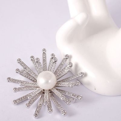 Snowflower White Pearl e White CZ Broches de moda feitas à mão para mulheres