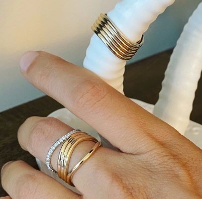 Elegantes anéis de aço inoxidável para raparigas
