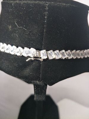 Pendentes Bling Bling de 16 polegadas, colarinho de tênis branco.