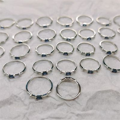 Jóias finas Anéis de diamante de três pedras personalizados para mulheres em ouro 14K 18K