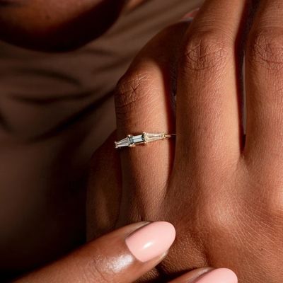 Jóias finas Anéis de diamante de três pedras personalizados para mulheres em ouro 14K 18K