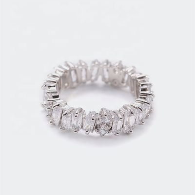 Joias de prata para mulheres de alta qualidade Anéis da eternidade de diamante branco zircão com tecnologia de incrustação