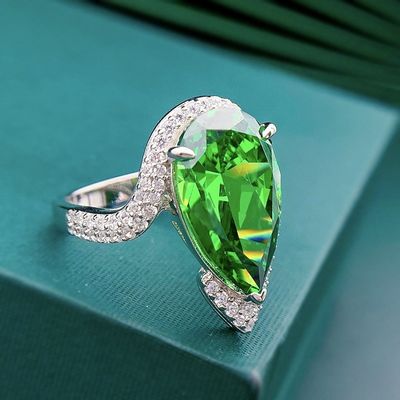 Luxo Esmeralda CZ Anéis de diamante Real 925 Sterling Prata Joias artesanais para mulheres