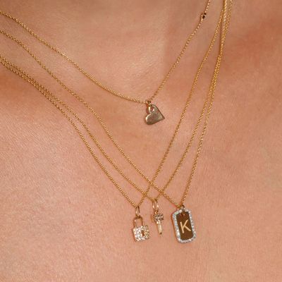 Colar gravado com zircônia banhado a ouro ródio em prata esterlina 925