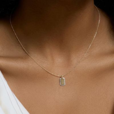 Colar gravado com zircônia banhado a ouro ródio em prata esterlina 925