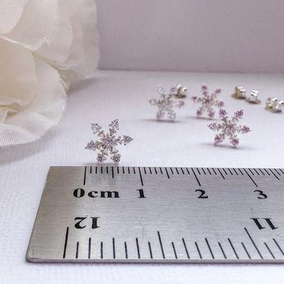925 Prata Esterlina Revestida de Rodio CZ Flores de Neve Brincos 2g